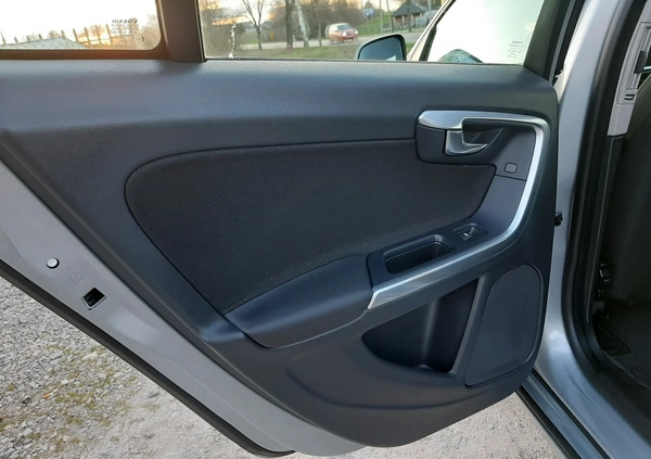 Volvo V60 cena 26900 przebieg: 217730, rok produkcji 2011 z Opatów małe 277
